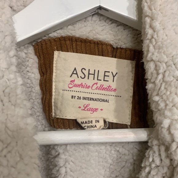 Women’s Ashley brand in a large size, corduroy jacket with fleece lining. - Picture 2 of 5